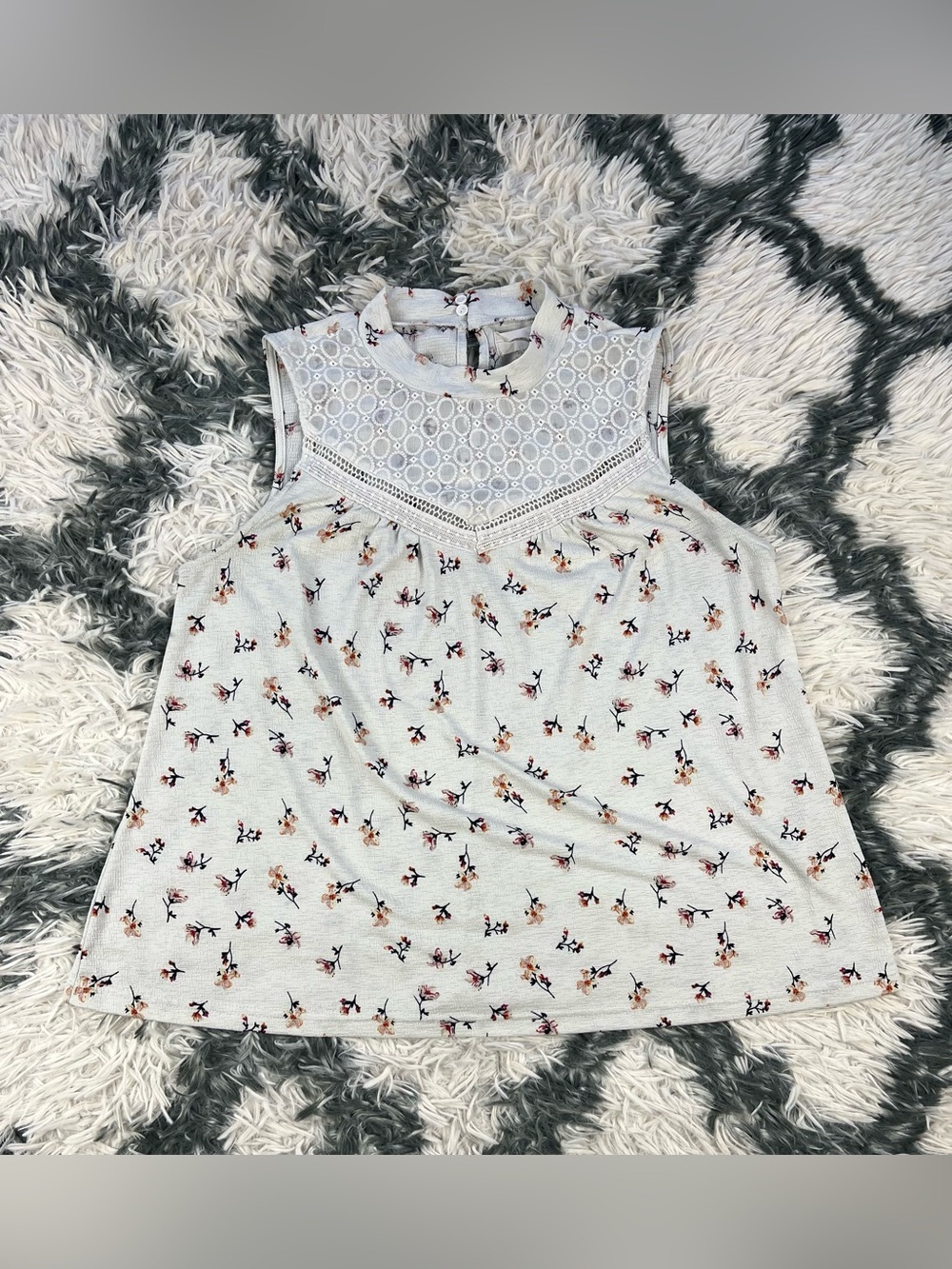 Melloday Women’s Ivory Floral Sleeveless Blouse Size Medium